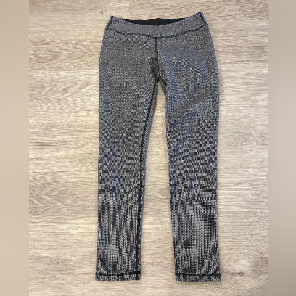 Lululemon IVIVVA Bundle Grey Leggings (14) with matching Lululemon Vinyasa & hat - Picture 2 of 11